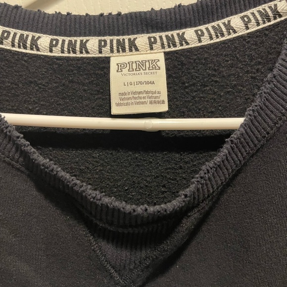Pink Victoria’s Secret sweatshirt used rigged edges size large - Picture 2 of 4
